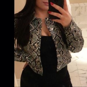 Super cute snake print crop jacket